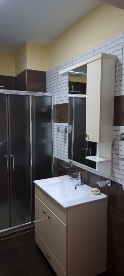 New & Great Located Apartment Near Center Тирана Екстер'єр фото